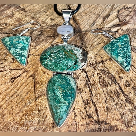 Chrysocolla & Rainbow Moonstone Crystal Pendant & Earrings - Picture 3 of 8